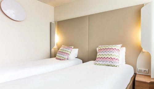 Next Generation, Room, 2 Twin Beds