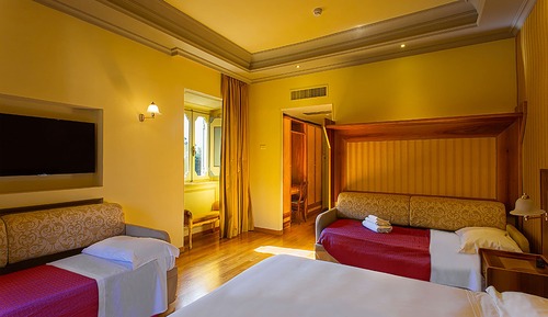 Deluxe Quadruple Room