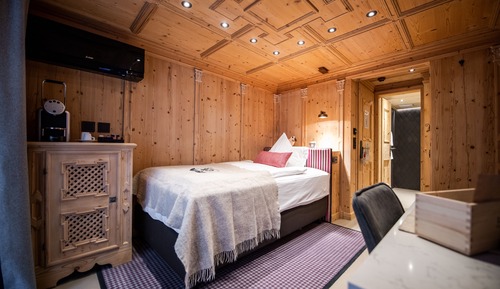 Single Room Chalet Style