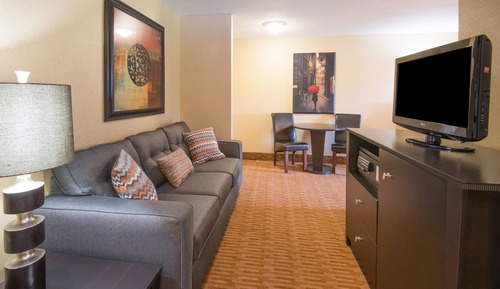 Suite, 1 King Bed, Jetted Tub, Courtyard View