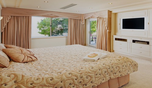 The Executive Riverside Suite