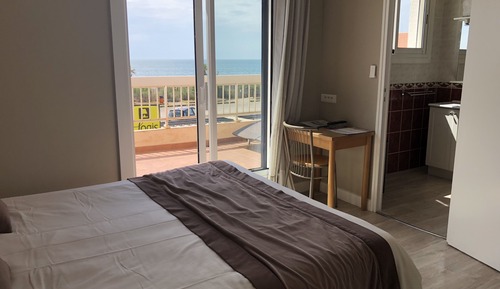 Chambre Double Supérieure avec Terrasse Privée et Vue sur la Mer