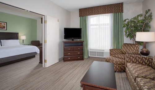 Suite, 1 King Bed, Accessible Bathtub (Communications, Accessible Tub)