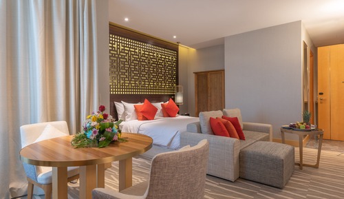 Suite, 1 King Bed, Smoking
