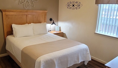 Standard Suite, 1 Queen Bed