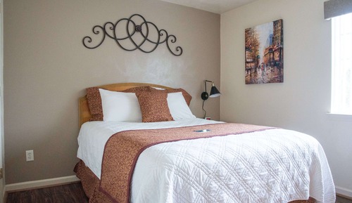 Standard Suite, 1 Queen Bed (Mobile)