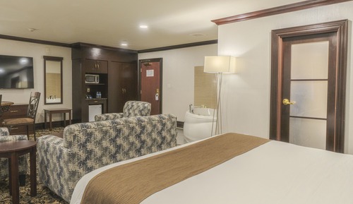 Premium Suite, 1 King Bed, Jetted Tub