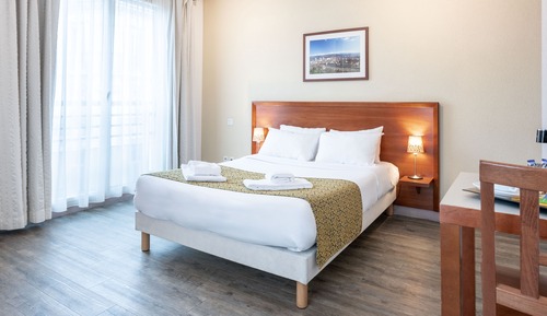 Studio, 1 Double or 2 Twin Beds