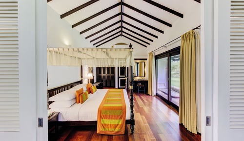 Deluxe King Lake View - 15 % discount on F&B and 10% on SPA