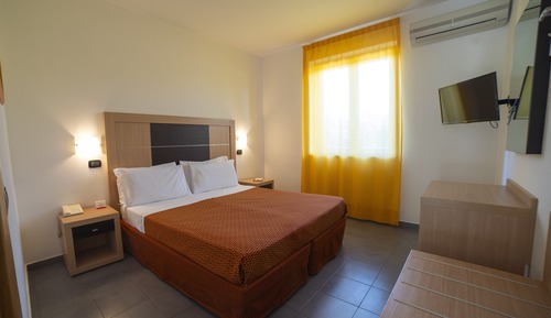 Family Room (2 adults + 2 children)