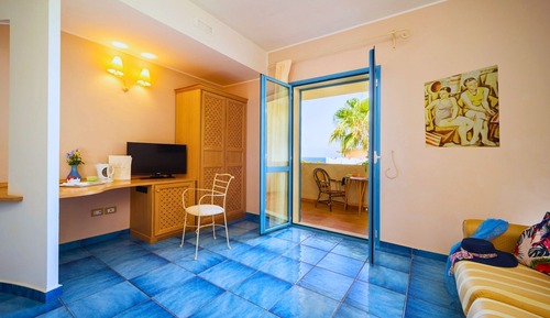 Suite, Sea View