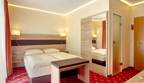 Suite 215/216 - Gunther