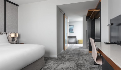 Luxury Room, 1 King Bed, Corner