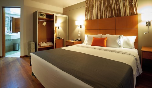 Superior Room, 1 King Bed, Private Bathroom