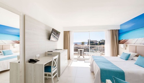 Studio (2 Adults + 1 Child)