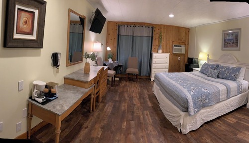 Deluxe Room, 1 King Bed, Refrigerator & Microwave, Second Floor, Not Pet Friendly