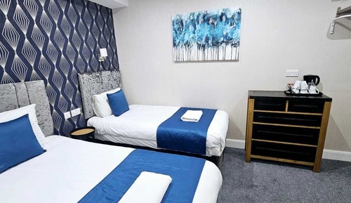 Twin Room En-Suite Lower Ground Floor