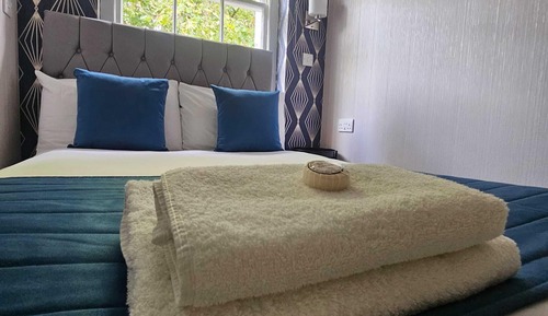 Junior Double Room Ensuite
