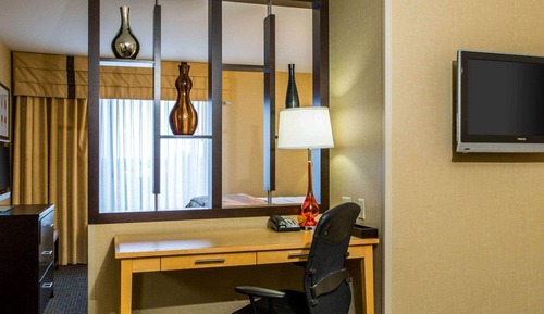 Suite, 1 King Bed with Sofa bed, Non Smoking