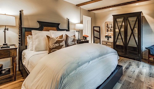 Classic Room, 1 King Bed (California king bed)