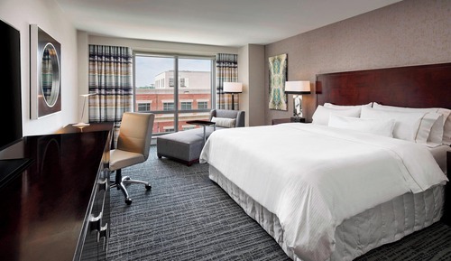 Deluxe Room, 1 King Bed, Non Smoking, City View