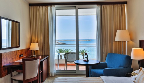 Single Room, Sea View