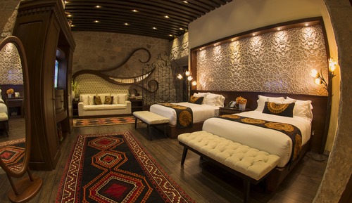 Deluxe Suite, 2 Queen Beds (Double Expedia)