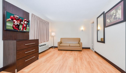 Suite, 1 King Bed, Kitchenette (Smoke Free)