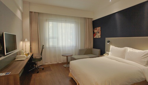 Standard Room, 1 King Bed