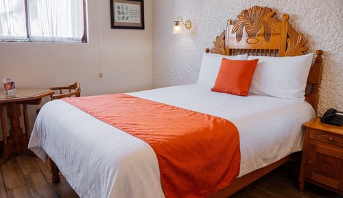 Standard Room, 1 Queen Bed