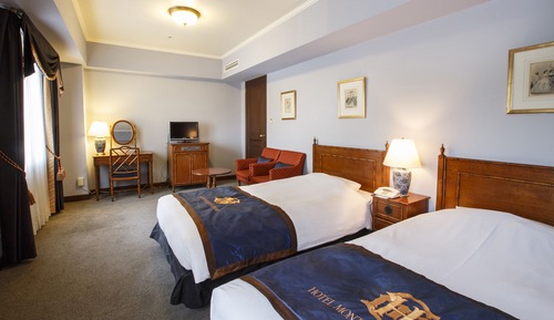 Deluxe Triple Room (2 Single Sized Beds + 1 extra bed)
