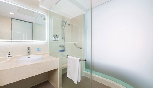 Standard Room, 1 King Bed (Atrium View)