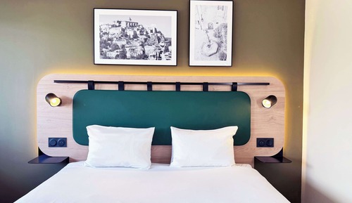 Triple Room with 1 Double Bed and 1 Single Bed