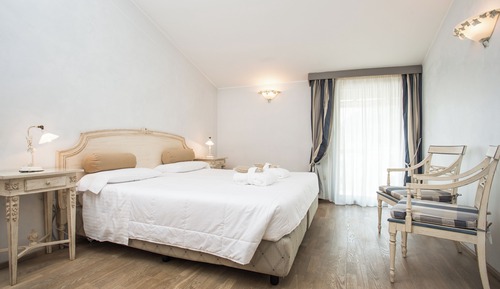 Superior Double or Twin Room, Partial Lake View