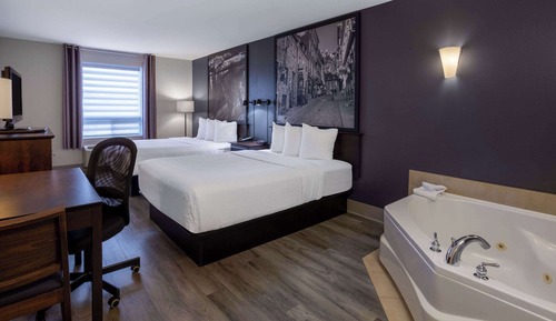 Suite, 2 Queen Beds, Non Smoking