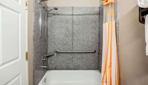 Executive Suite, 1 King Bed, Non Smoking (Tub with Grab Bars)