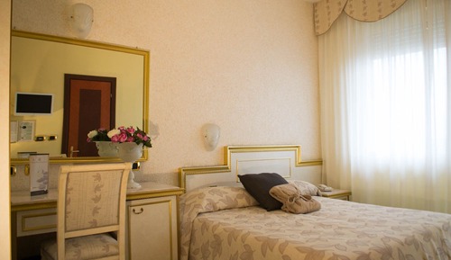 Double Room Single Use (Free spa access)