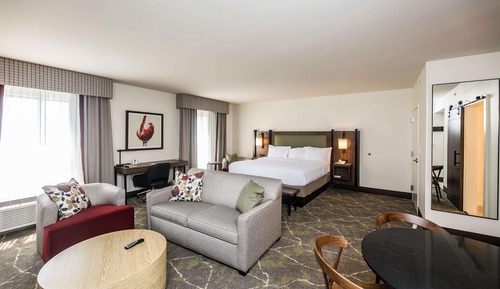 Suite, 1 King Bed (Mobility & Hearing, 3x3 Shower)