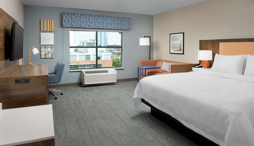 Suite, 1 King Bed, Corner