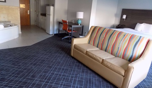Suite, 1 King Bed, Jetted Tub