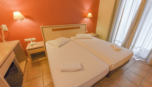 Comfort Room, Partial Sea View