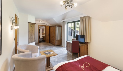 AlpenSchlössl comfort family room, ca. 35 qm/2 rooms HP