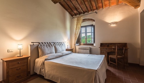 Deluxe Apartment, 2 Bedrooms, Kitchen, Garden Area (Poiana)