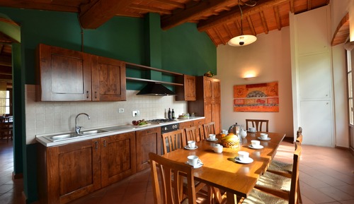 Luxury Villa, 4 Bedrooms, Kitchen, Garden Area (Capriolo)