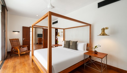Luxury Suite with Poster Bed
