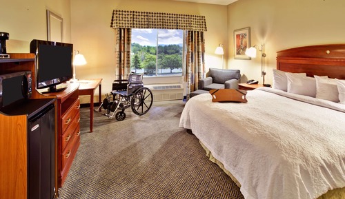Room, 1 King Bed, Non Smoking (Drinks/Snacks)