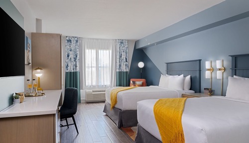 Standard Room, 2 Queen Beds, Accessible (Communications, Roll-In Shower)