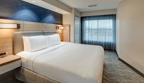 Suite, 1 King Bed with Sofa bed, Non Smoking