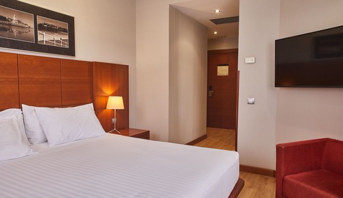 Room (Silken Club)