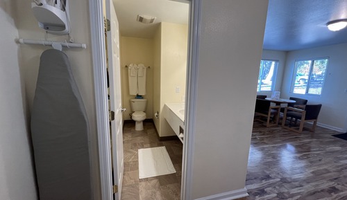 25 Partial Lakeview Cottage 2 Queen Beds